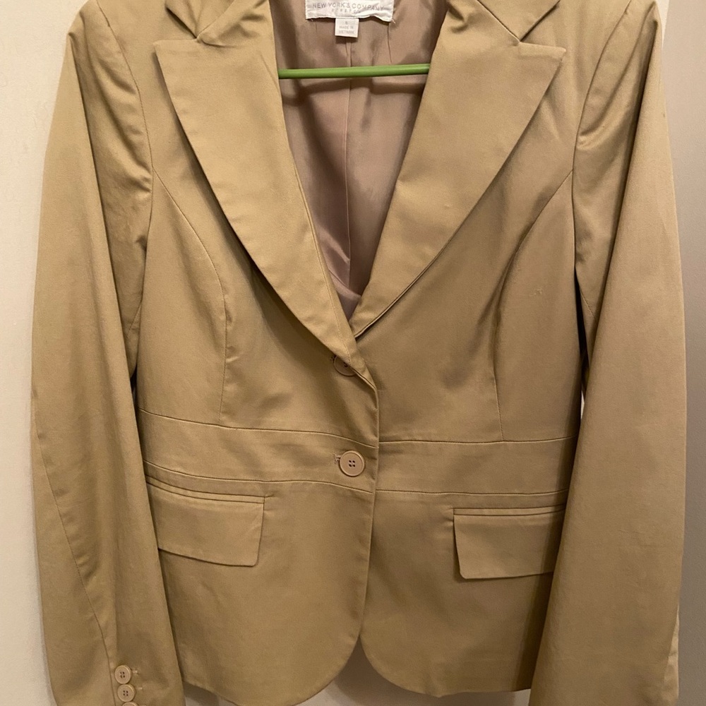 This is a barely worn light tan two button blazer from New York and Company.